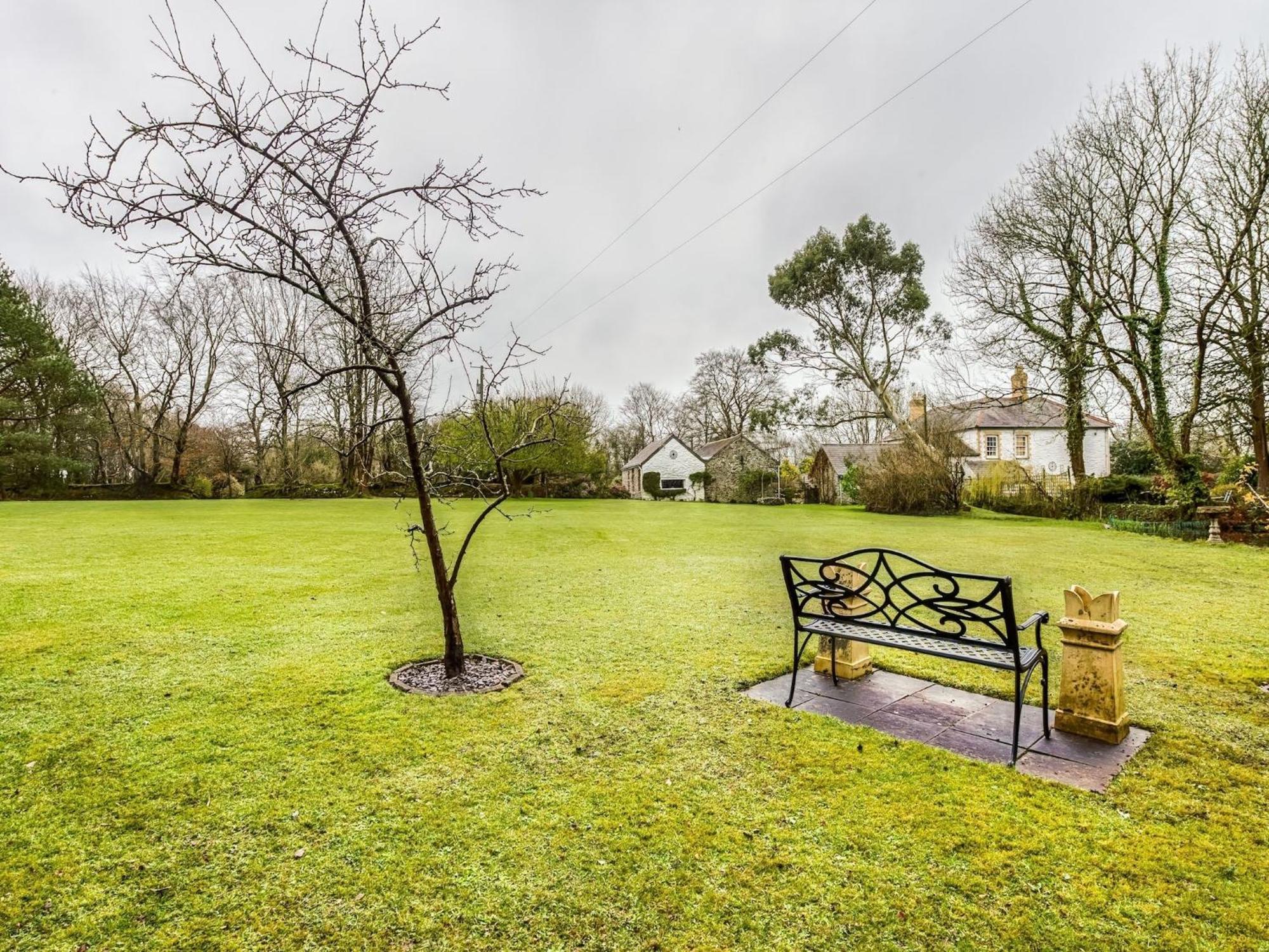 Secluded Holiday Home In Ceredigion With Garden Pennant  Екстер'єр фото