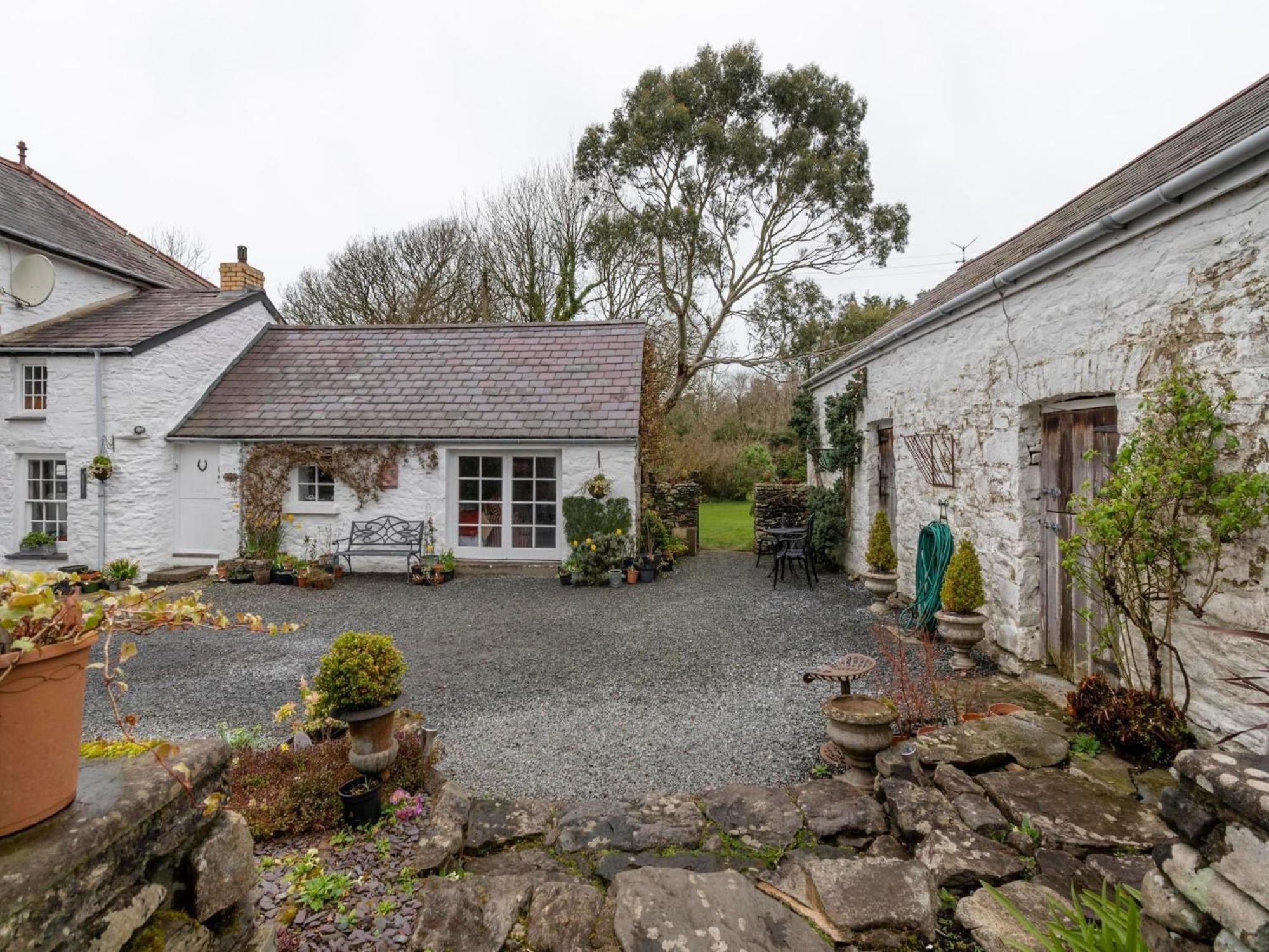 Secluded Holiday Home In Ceredigion With Garden Pennant  Екстер'єр фото